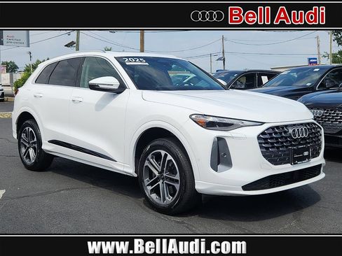 Certified 2025 Audi Q5 Premium w/ Convenience Package AWD/4WD image 1