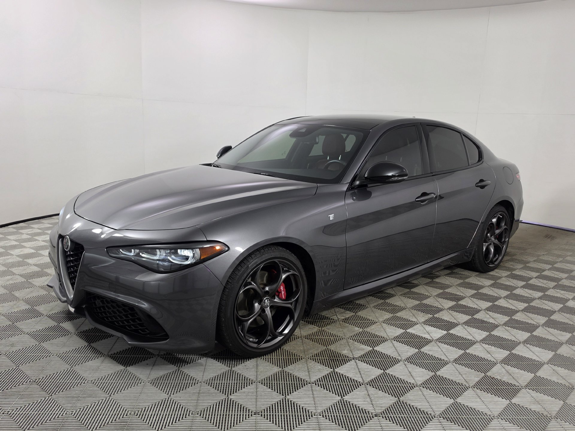 Used 2024 Alfa Romeo Giulia Ti w/ Performance Driving Package RWD image 40