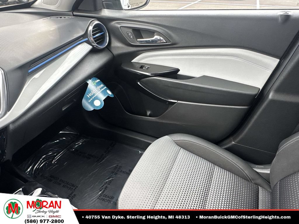Used 2025 Chevrolet Trax LT w/ LT Convenience Package FWD image 30