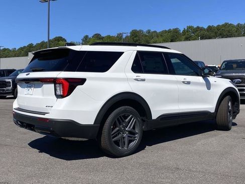 New 2026 Ford Explorer ST-Line AWD/4WD image 3
