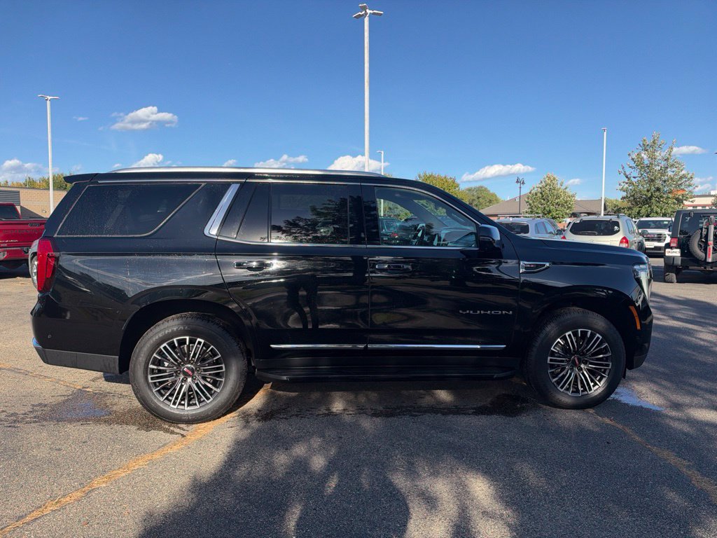 Used 2025 GMC Yukon Elevation w/ LPO, Elevation Black Package AWD/4WD image 4
