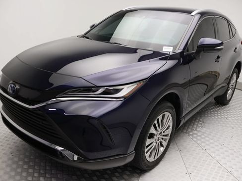 Certified 2023 Toyota Venza XLE AWD/4WD image 2