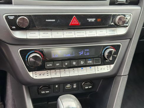 Used 2018 Hyundai Sonata Limited w/ Limited Ultimate Package 03 FWD image 24