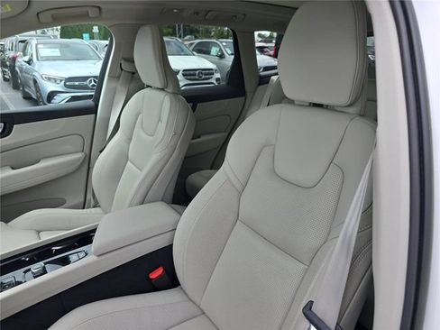 Used 2023 Volvo XC60 T8 Ultimate AWD/4WD image 21