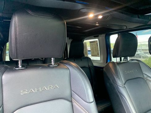 Used 2024 Jeep Wrangler Unlimited Sahara AWD/4WD image 19