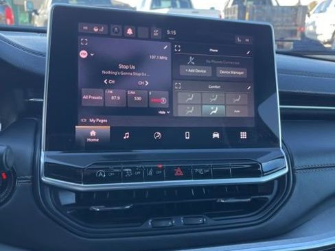 Used 2023 Jeep Compass Limited image 40