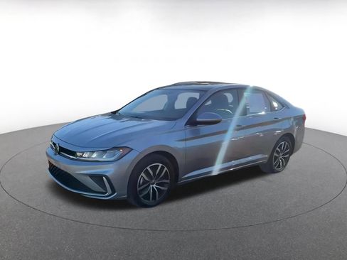 Used 2025 Volkswagen Jetta SE image 8