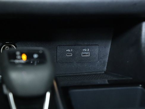 Used 2025 Nissan Pathfinder SV image 28