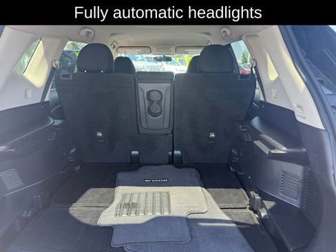 Used 2018 Nissan Rogue SV AWD/4WD image 17