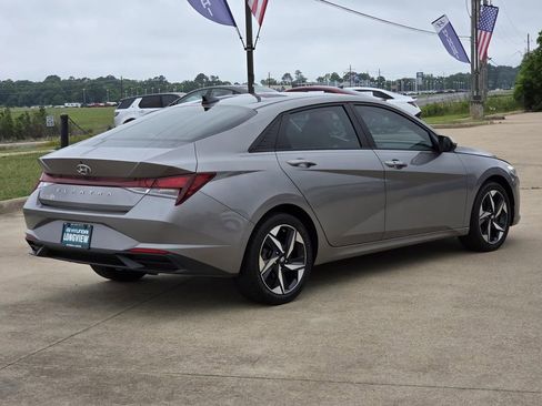 Used 2023 Hyundai Elantra SEL w/ Convenience Package FWD image 6