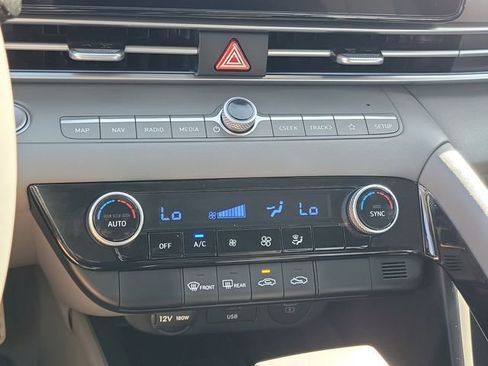 Used 2025 Hyundai Elantra SEL FWD image 12