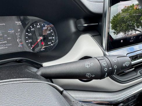 Used 2024 Jeep Compass Limited image 21