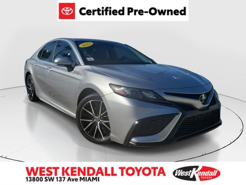 Certified 2023 Toyota Camry SE FWD image 1