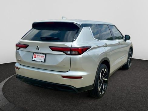 Used 2024 Mitsubishi Outlander SE image 5