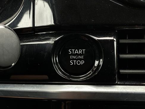 Used 2025 Nissan Pathfinder SV FWD image 29