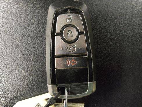 Used 2018 Ford Edge Titanium FWD image 32