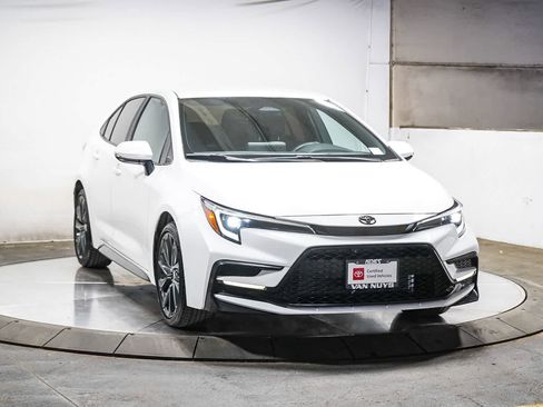 Certified 2025 Toyota Corolla SE w/ Convenience Package image 3