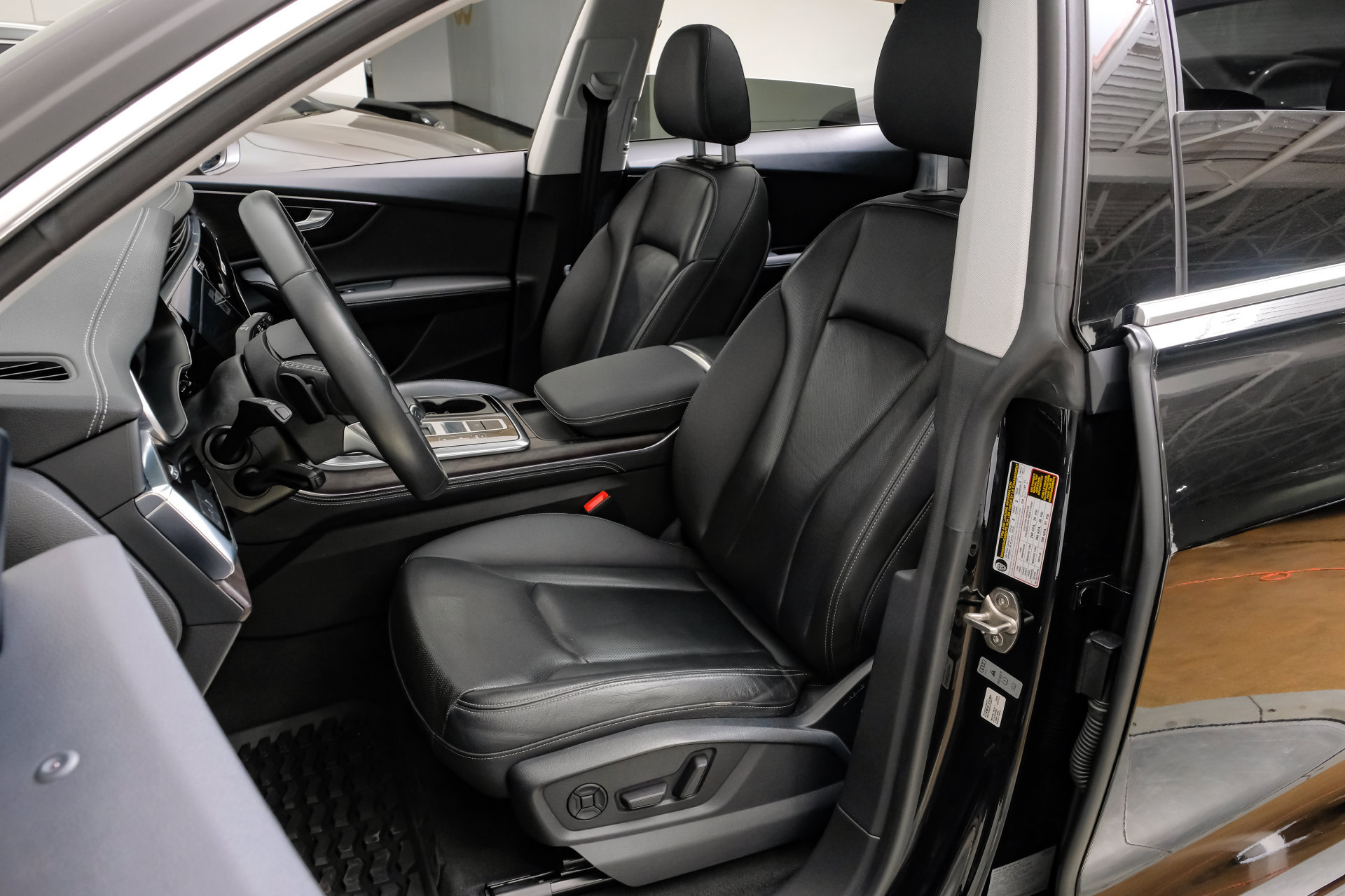 Used 2023 Audi Q8 Premium Plus w/ Premium Plus Package AWD/4WD image 34