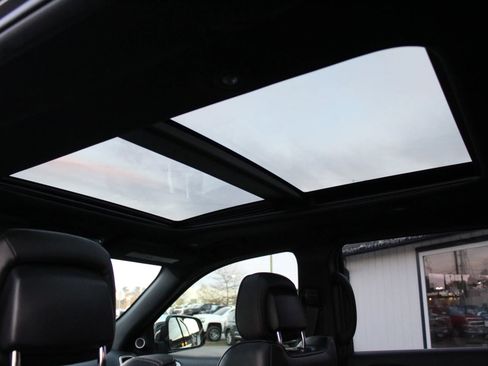 Used 2017 Jeep Grand Cherokee Overland image 25