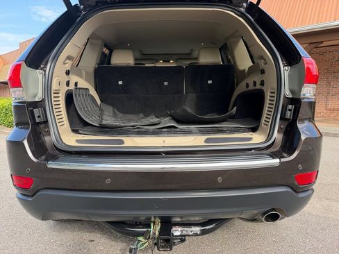 Used 2017 Jeep Grand Cherokee Limited AWD/4WD image 16