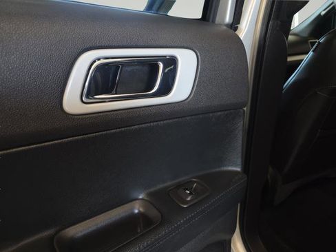 Used 2014 Ford Explorer XLT w/ Equipment Group 202A AWD/4WD image 25