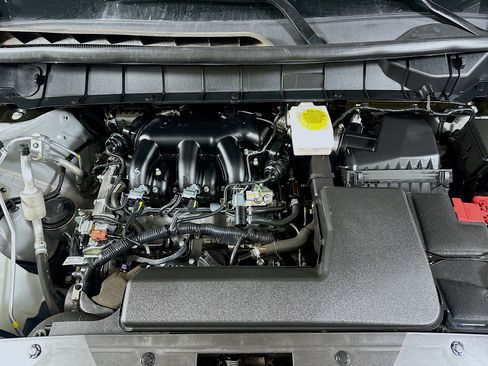 Used 2025 Nissan Pathfinder SV FWD image 34