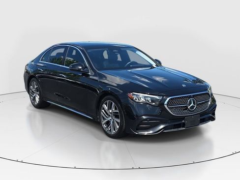 Used 2024 Mercedes-Benz E 350 4MATIC Sedan image 3