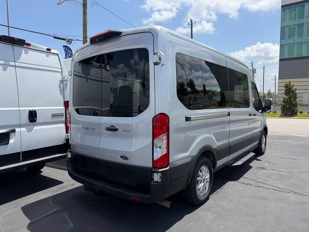 Used 2021 Ford Transit 350 XLT RWD image 6