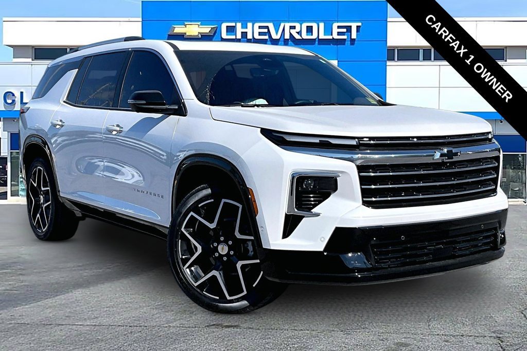 Used 2025 Chevrolet Traverse High Country FWD image 1