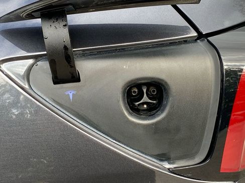 Used 2024 Tesla Model Y Performance image 21