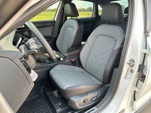 Used 2025 Volkswagen Jetta GLI Autobahn image 11