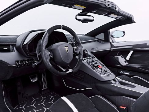 Used 2021 Lamborghini Aventador SVJ AWD/4WD image 2