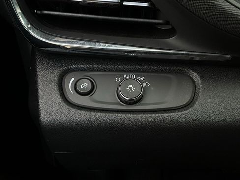 Used 2025 Buick Envista Preferred image 19