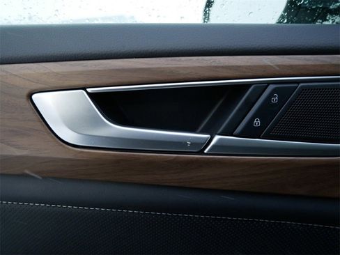 Used 2024 Volkswagen Atlas SE image 14