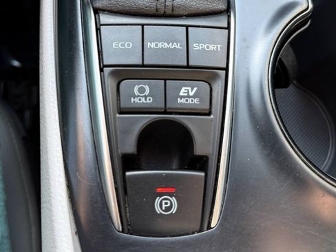 Used 2020 Toyota Camry SE w/ Carpet Mat Package FWD image 40