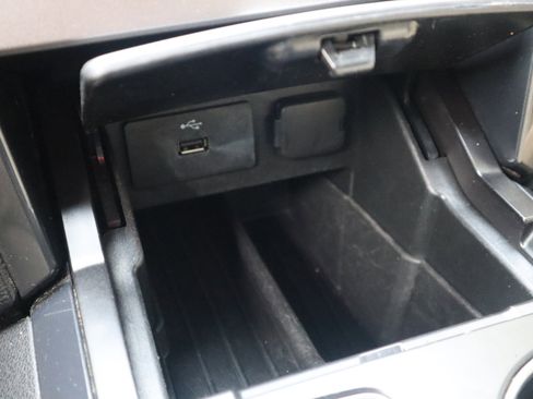 Used 2017 Ford Explorer XLT image 70