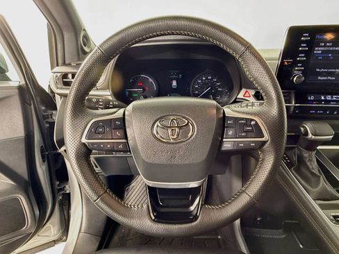 Certified 2023 Toyota Sienna XLE Woodland Edition AWD/4WD image 13