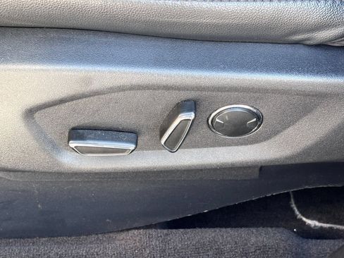 Used 2016 Ford Explorer XLT w/ Equipment Group 202A FWD image 18