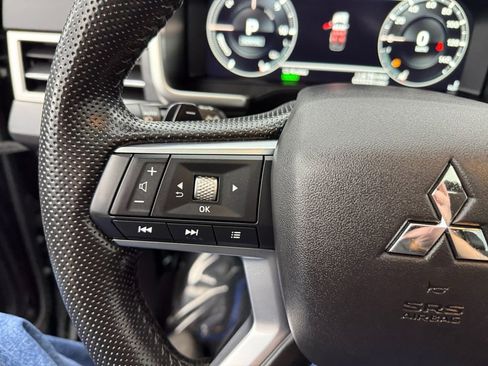 Used 2025 Mitsubishi Outlander SE image 34