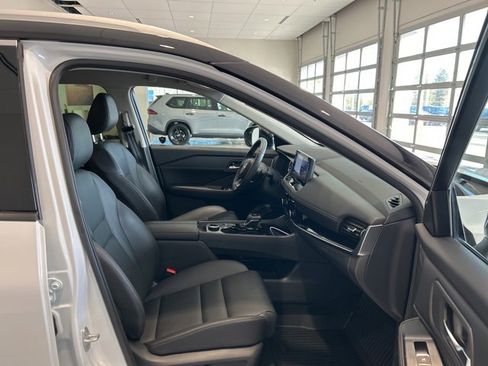 Used 2024 Nissan Rogue SL image 18