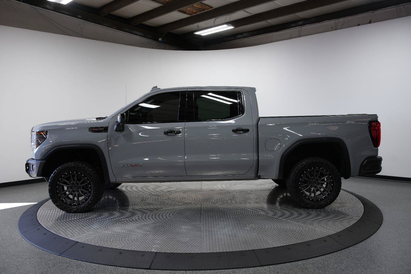 Used 2024 GMC Sierra 1500 AT4X w/ AT4X AEV Edition AWD/4WD image 5
