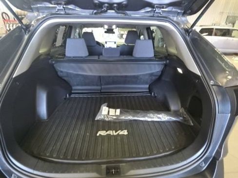 Used 2024 Toyota RAV4 XLE AWD/4WD image 18