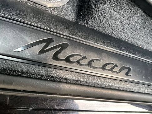 Certified 2025 Porsche Macan AWD/4WD image 34