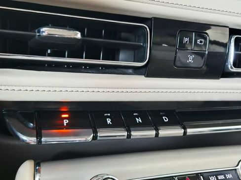 Used 2021 Lincoln Aviator 2WD image 24