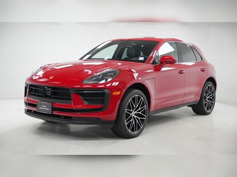 Used 2025 Porsche Macan image 1