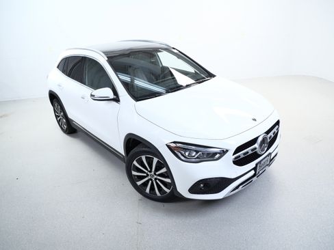Used 2022 Mercedes-Benz GLA 250 4MATIC w/ Premium Package Lite image 4