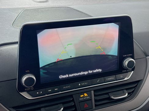 Used 2025 Nissan Altima 2.5 SR image 3