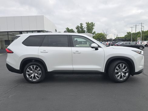 Used 2024 Toyota Grand Highlander AWD Hybrid image 8