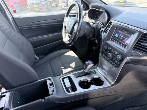 Used 2021 Jeep Grand Cherokee Laredo image 17