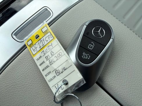 Used 2024 Mercedes-Benz GLC 300 4MATIC image 42